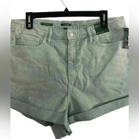 Wild Fable NWT Super High-Rise Rolled Cuff Shorts Size 18 R - Picture 3 of 7